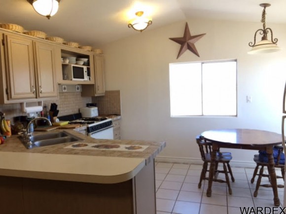 2537 E Red Barrel Dr, Yucca, AZ 86438