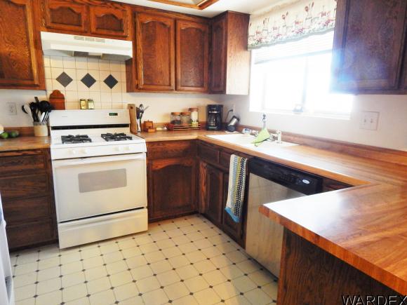 8309 S Pine Dr, Mohave Valley, AZ 86440