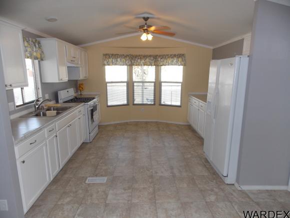 554 Roadrunner Dr, Bullhead City, AZ 86442