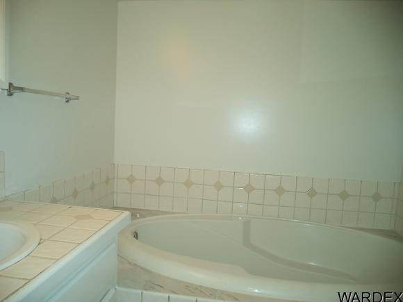 889 Harbor Dr, Bullhead City, AZ 86442