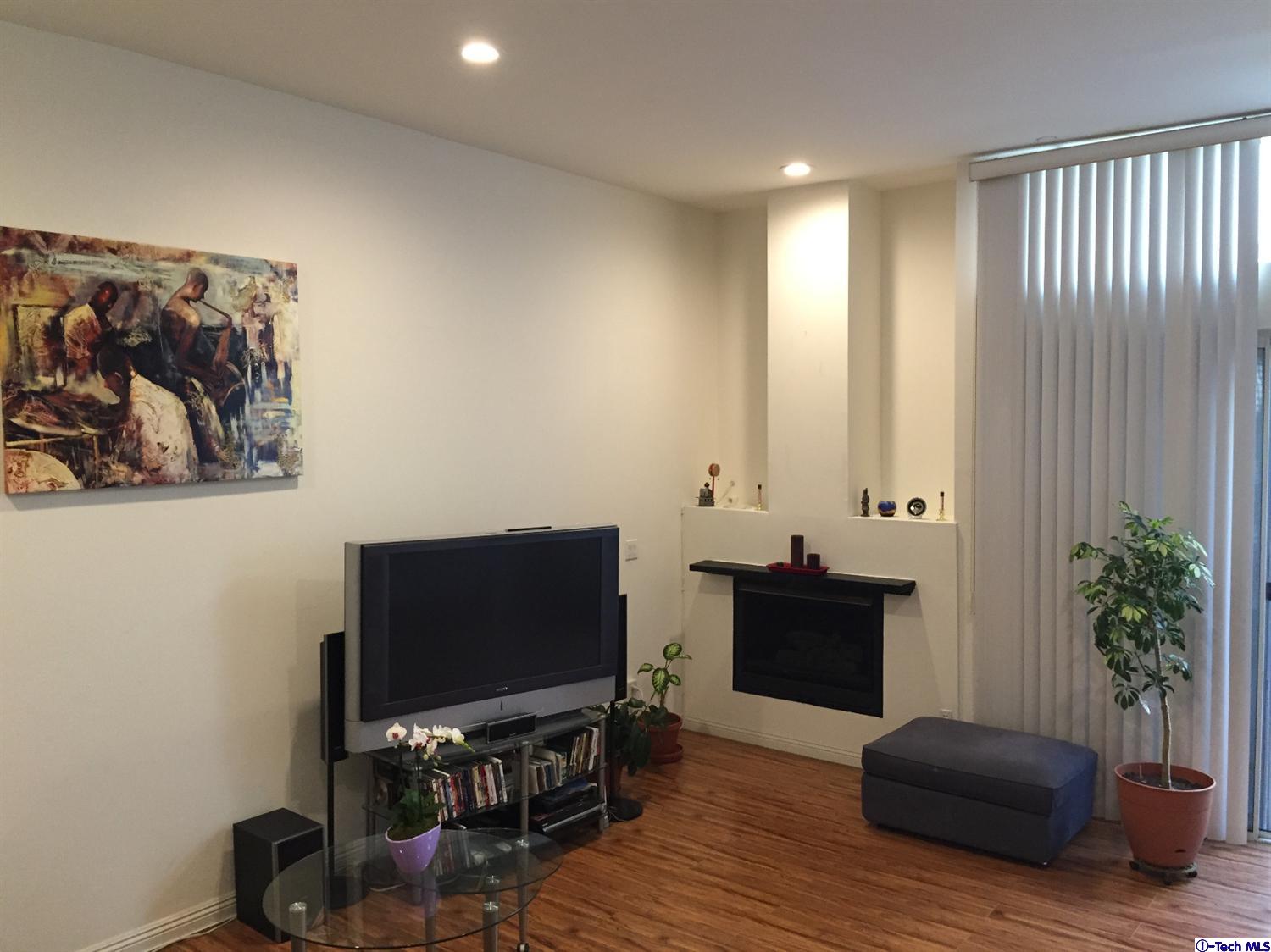 4845 Elmwood Avenue, Los Angeles , CA 90004
