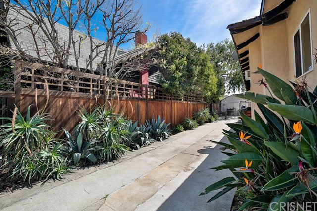 2022 West 29th Place, Los Angeles, CA 90018