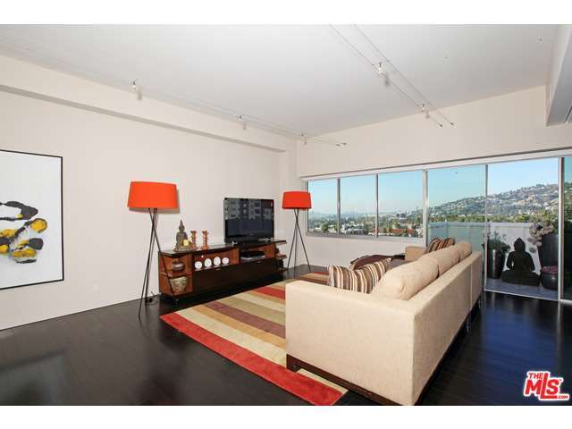 7135 Hollywood, Los Angeles, United States 90046