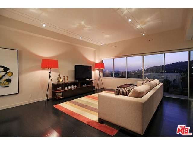 7135 Hollywood, Los Angeles, United States 90046
