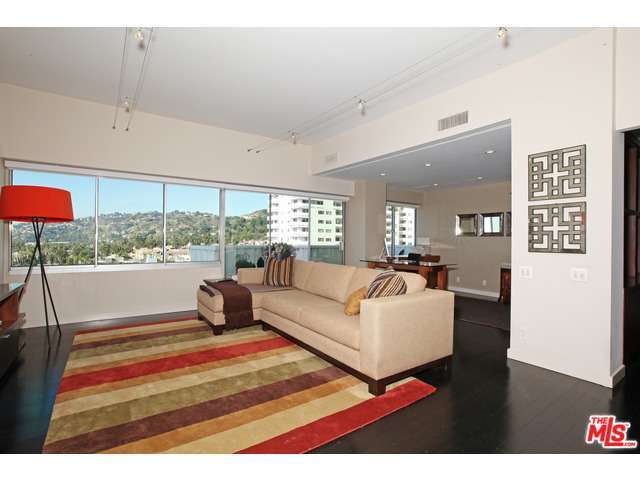 7135 Hollywood, Los Angeles, United States 90046