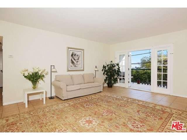 8550HOLLOWAY Drive, West Hollywood, CA 90069