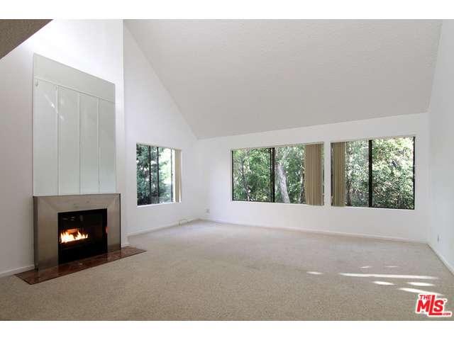 950 North KINGS Road, West Hollywood, CA 90069