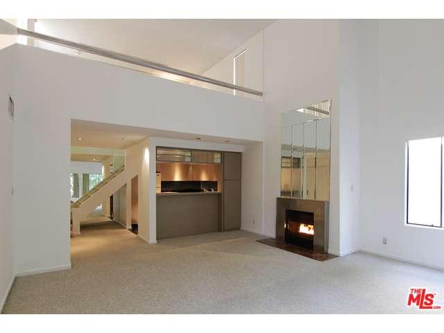 950 North KINGS Road, West Hollywood, CA 90069