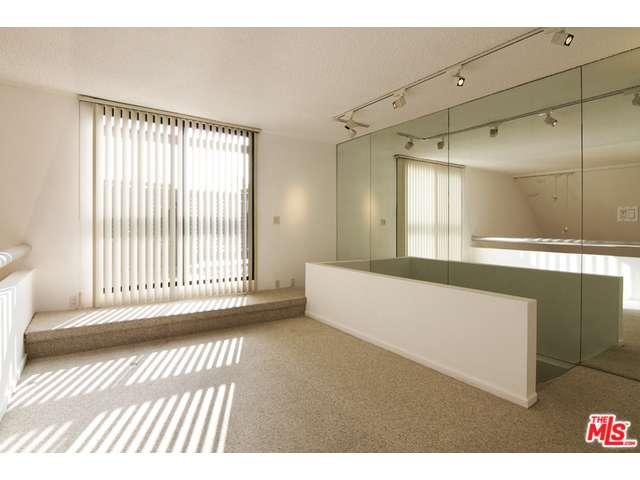 950 North KINGS Road, West Hollywood, CA 90069