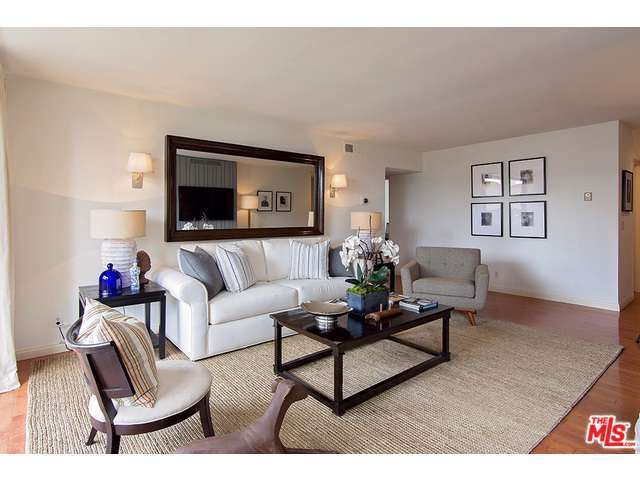 1010 N Kings Rd, West Hollywood, United States 90069