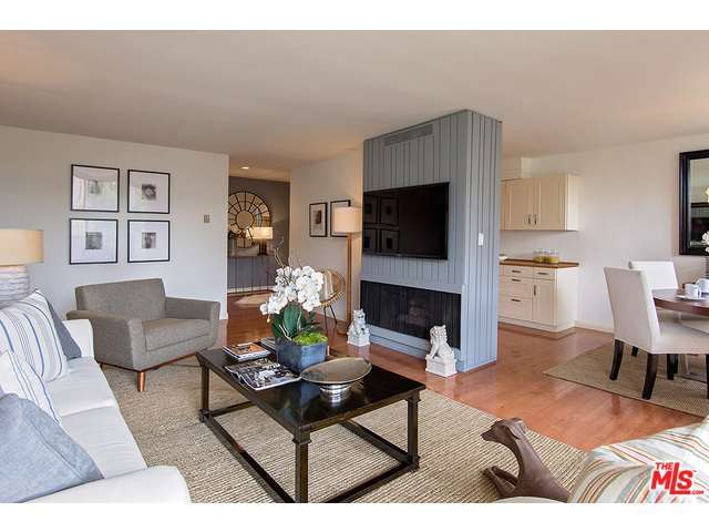 1010 N Kings Rd, West Hollywood, United States 90069
