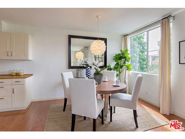 1010 N Kings Rd, West Hollywood, United States 90069