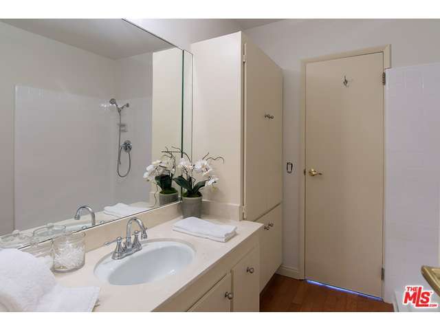 1010 N Kings Rd, West Hollywood, United States 90069