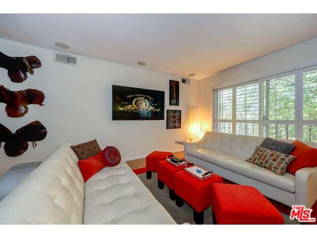 1045 North KINGS Road, West Hollywood, CA 90069