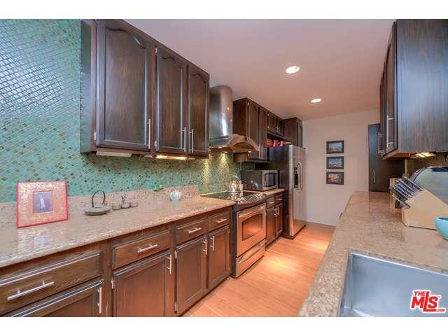 1045 North KINGS Road, West Hollywood, CA 90069