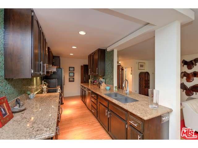 1045 North KINGS Road, West Hollywood, CA 90069