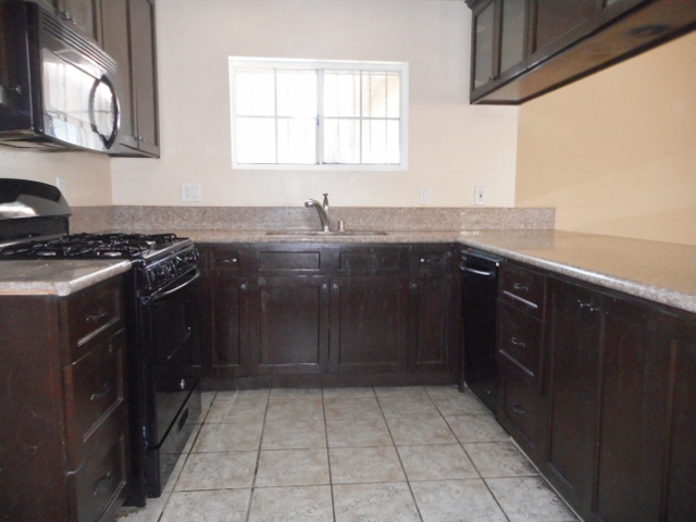 211 W Elm StCompton, CA, 90220Los Angeles County