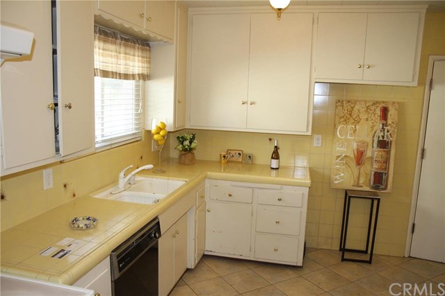 8548 Parrot Avenue, Downey, CA 90240