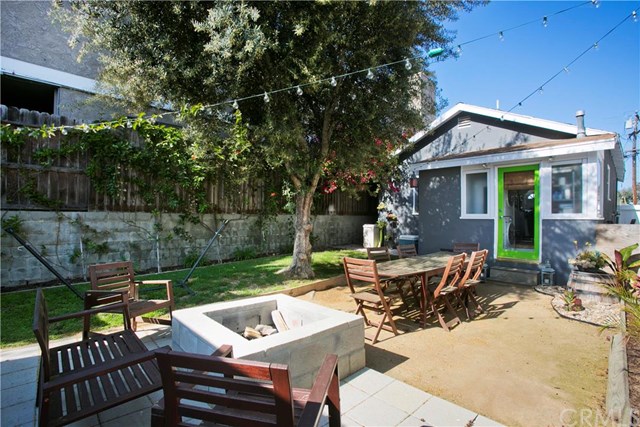 1105 Stanford Ave