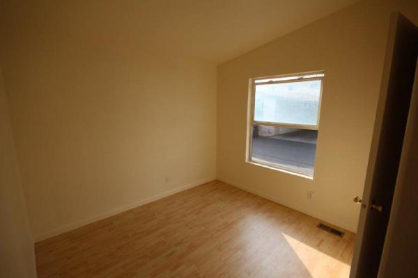 Lincoln Center MHP 9080 Bloomfield, #32Cypress, CA 90630