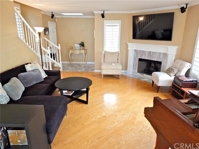 3327 California Avenue, Signal Hill, CA 90755