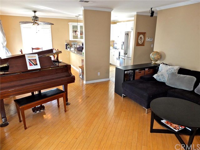 3327 California Avenue, Signal Hill, CA 90755