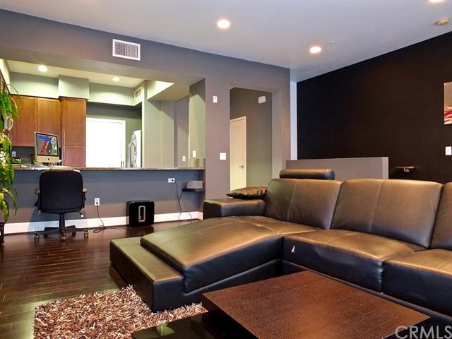 300 East 4th Street, Long Beach, United States 90802