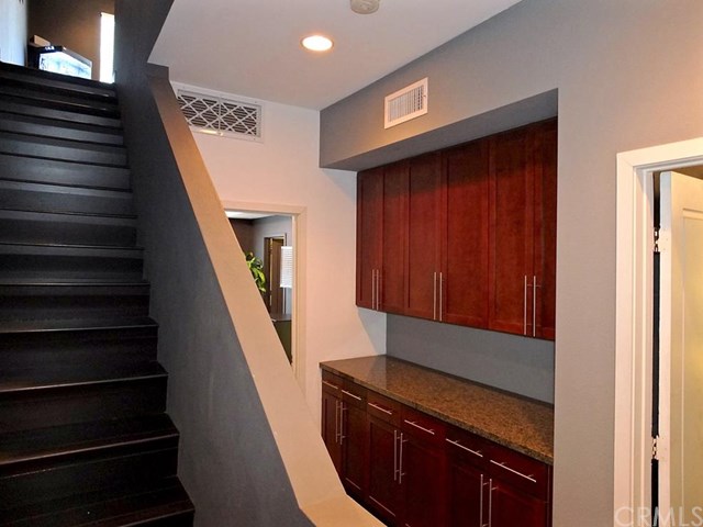 300 East 4th Street, Long Beach, United States 90802