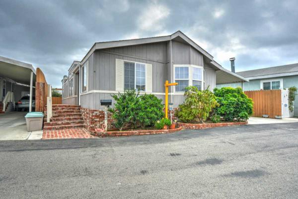 Belmont Shores6232 BEACHCOMBERLong Beach, CA 90803