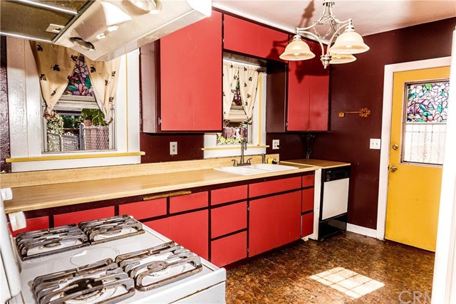 1502 East 8th Street, Long Beach, CA 90813