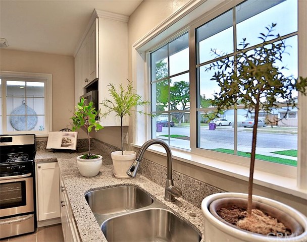 2022Stevely Ave, Long Beach, United States 90815