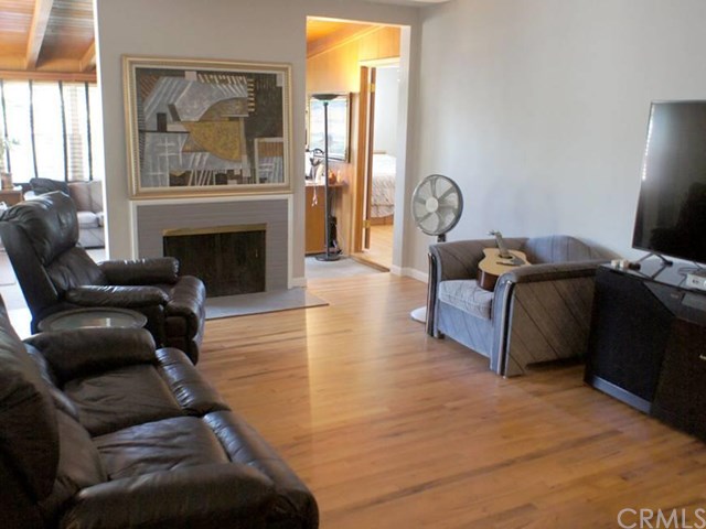 2729 Hackett Avenue, Long Beach, CA 90815