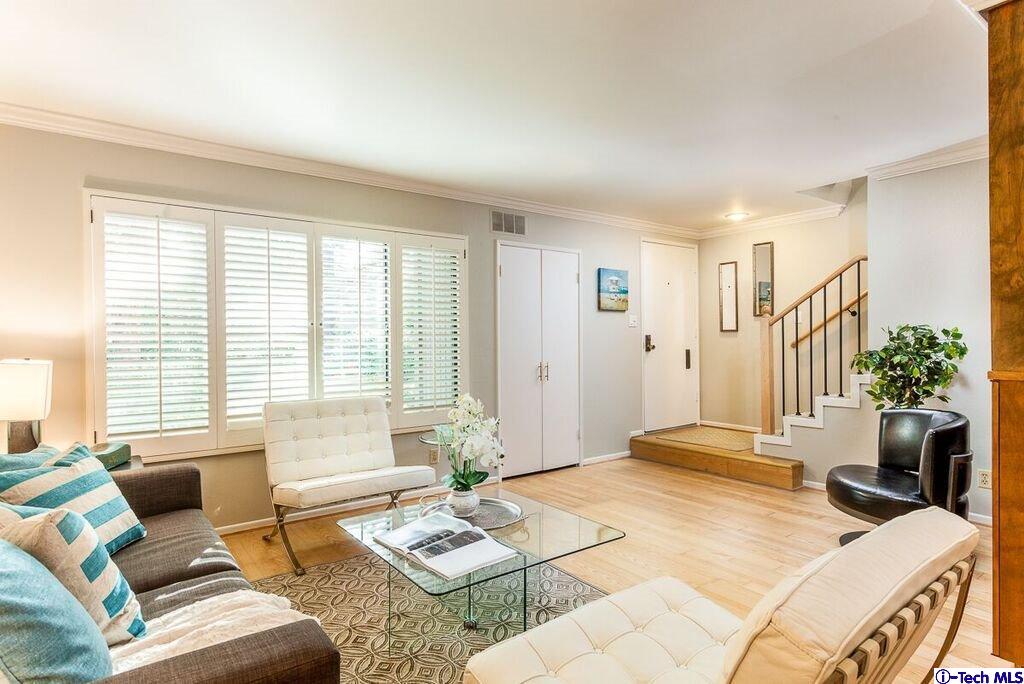 449 West Walnut Street, Pasadena, CA 91103