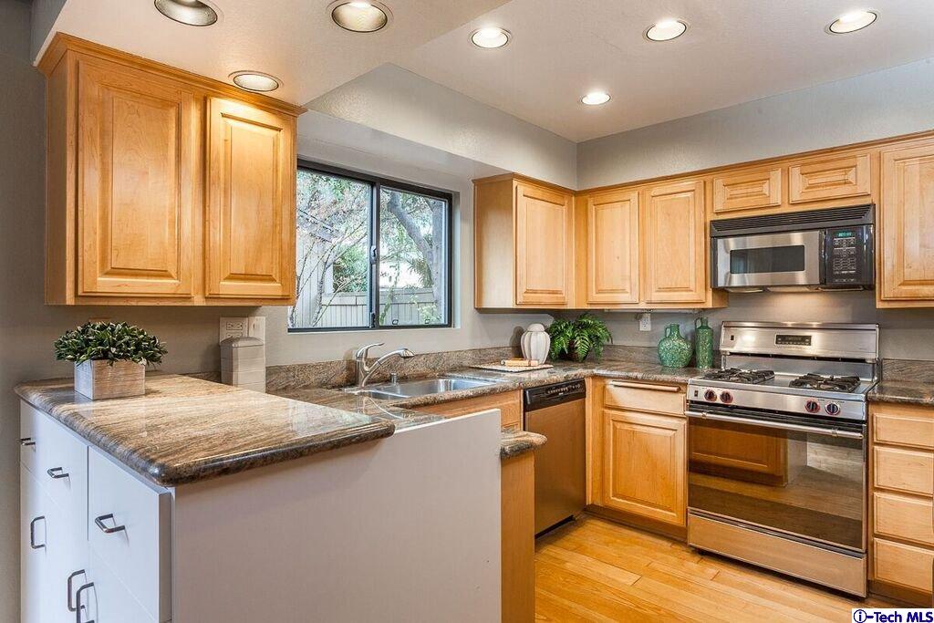 449 West Walnut Street, Pasadena, CA 91103