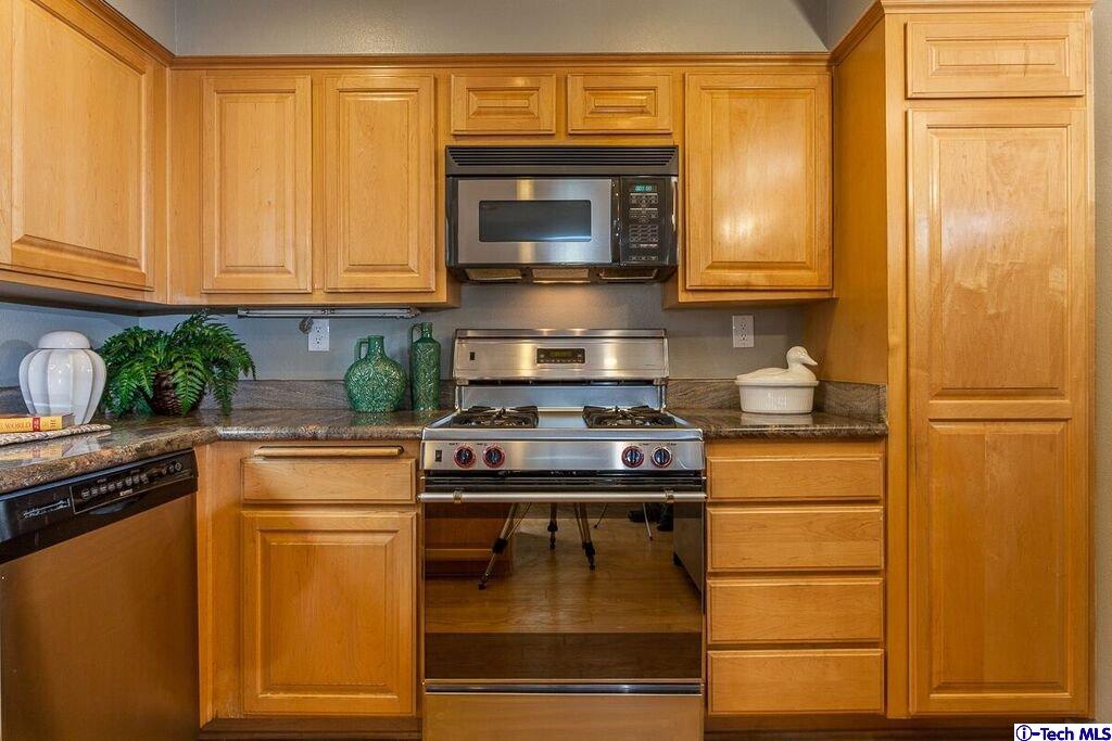 449 West Walnut Street, Pasadena, CA 91103