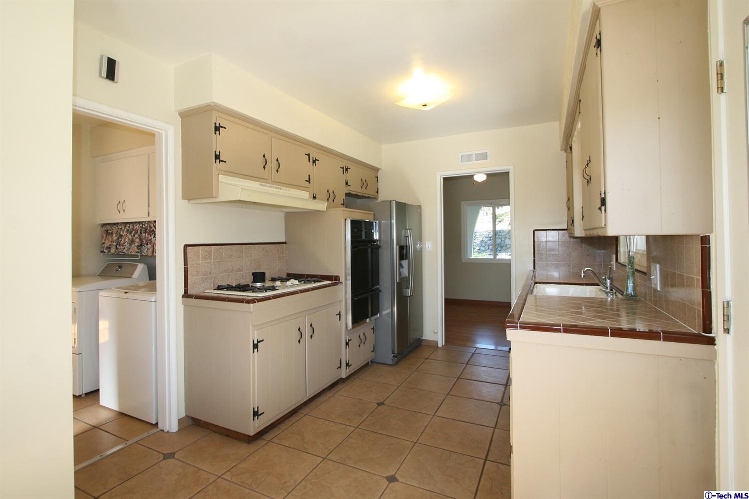 2710 Mayfield Avenue, La Crescenta, CA 91214