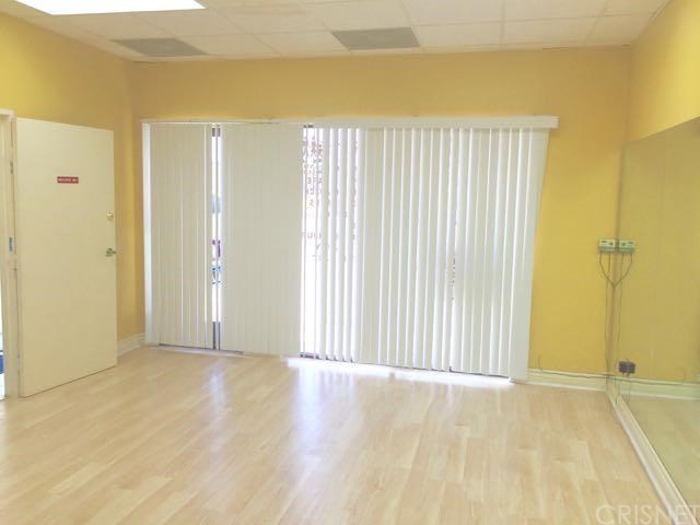 22119 Sherman Way, Canoga Park, CA 91303