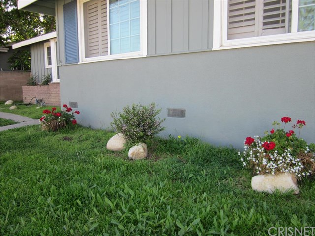 6521 Woodlake Avenue, West Hills, CA 91307
