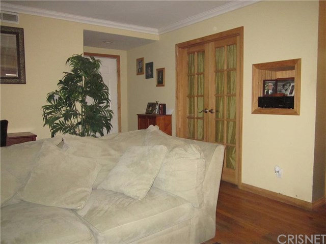 6521 Woodlake Avenue, West Hills, CA 91307