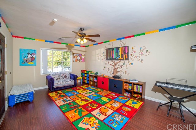 17956 Collins Street, Encino, CA 91316