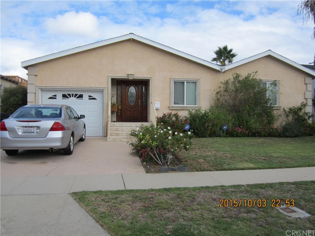 17931 Collins Street, Encino, CA 91316