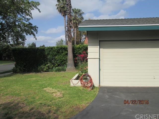 19027 Gledhill Street, Northridge, CA 91324