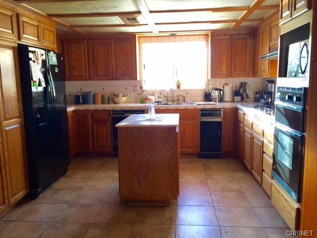 19155 Lull St, Reseda, United States 91335