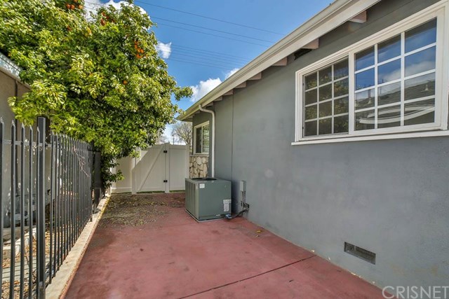 6315 Tampa Avenue, Tarzana, CA 91335