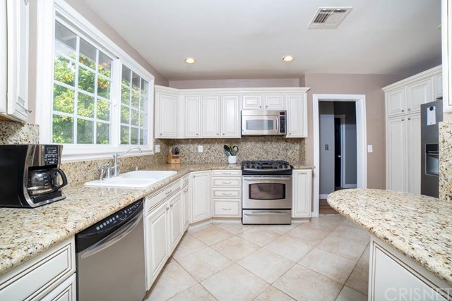 6315 Tampa Avenue, Tarzana, CA 91335