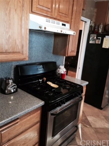 18627 Victory Boulevard, Reseda, CA 91335