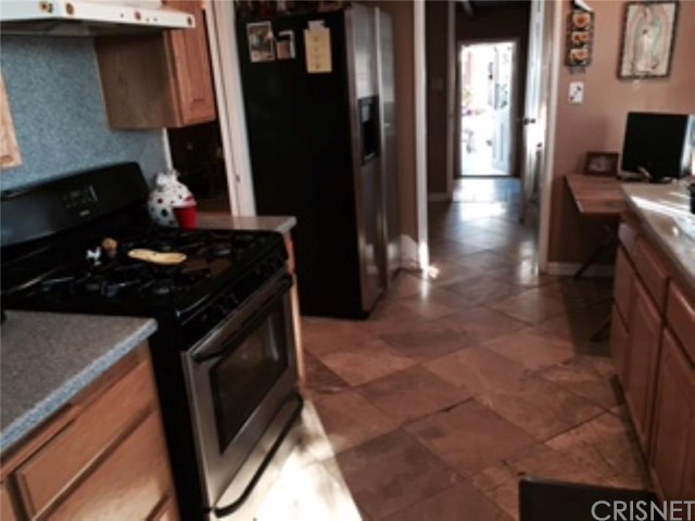 18627 Victory Boulevard, Reseda, CA 91335
