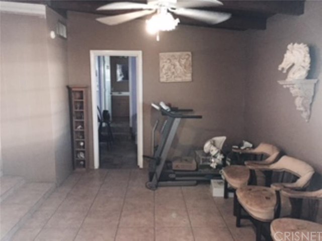 18627 Victory Boulevard, Reseda, CA 91335