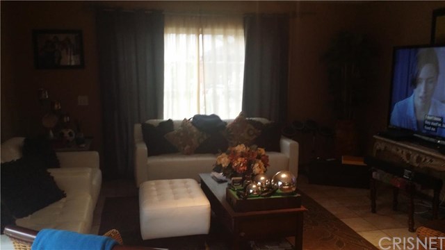 12943 Gladstone, Sylmar, CA 91342