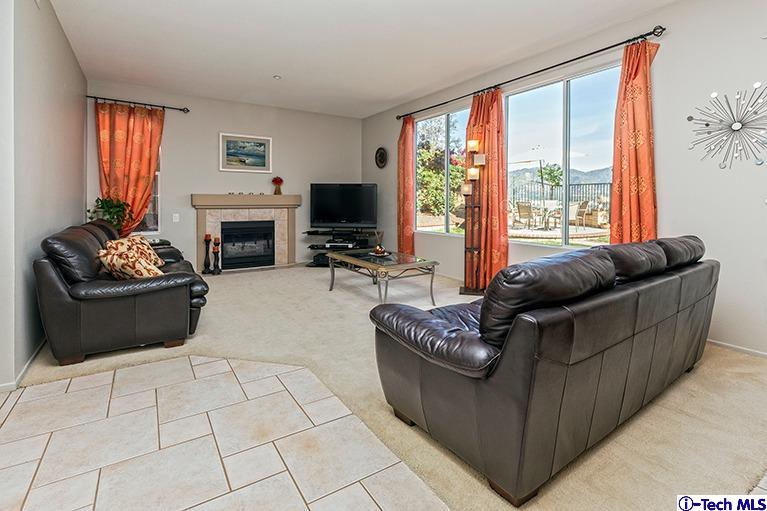 12118 Edgecliff Avenue, Sylmar, CA 91342